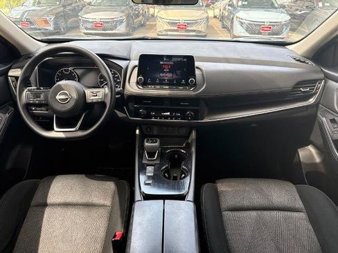 Certified 2024 Nissan Rogue SV FWD image 17