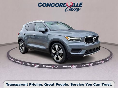 Used 2019 Volvo XC40 T5 Momentum AWD/4WD image 1