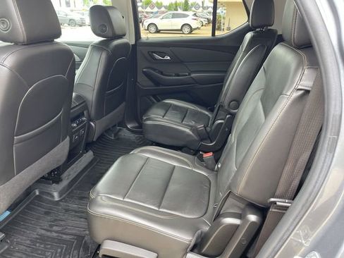 Used 2020 Chevrolet Traverse LT w/ LT Premium Package AWD/4WD image 13