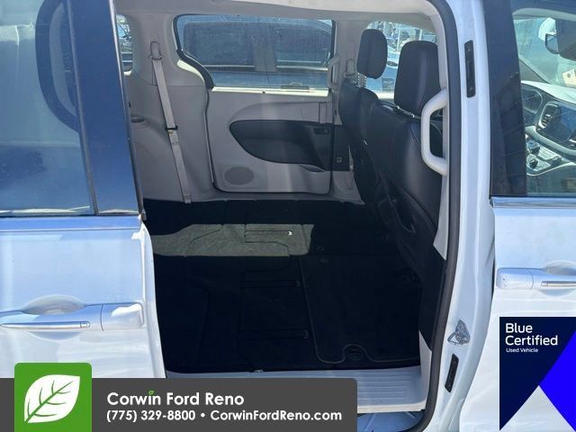 Used 2017 Chrysler Pacifica Touring-L FWD image 13