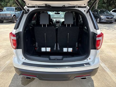 Used 2018 Ford Explorer XLT w/ Equipment Group 202A FWD image 33