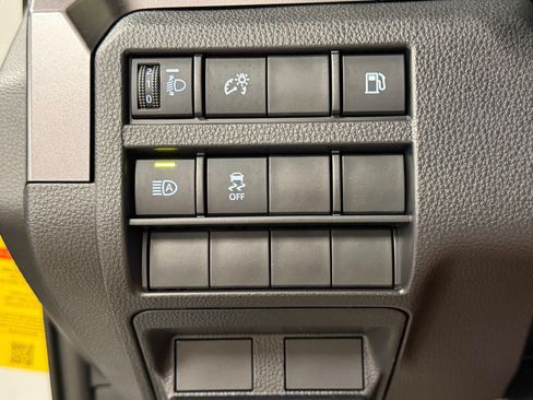 Used 2025 Toyota 4Runner SR5 AWD/4WD image 21