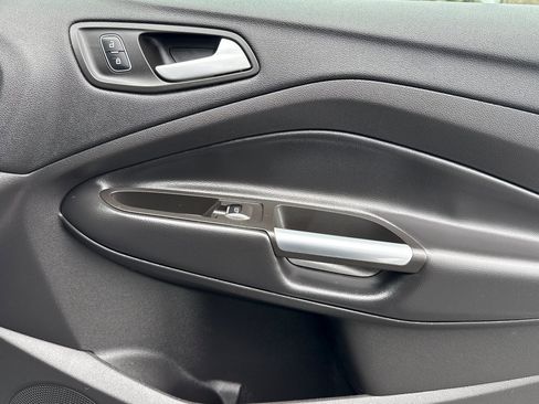 Used 2019 Ford Escape SE image 22