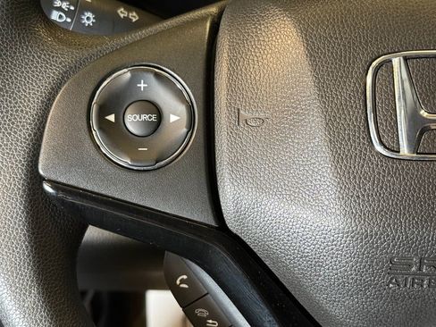 Used 2019 Honda HR-V LX image 11