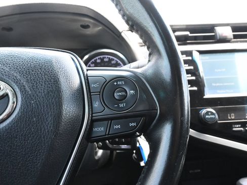 Used 2019 Toyota Camry SE FWD image 8