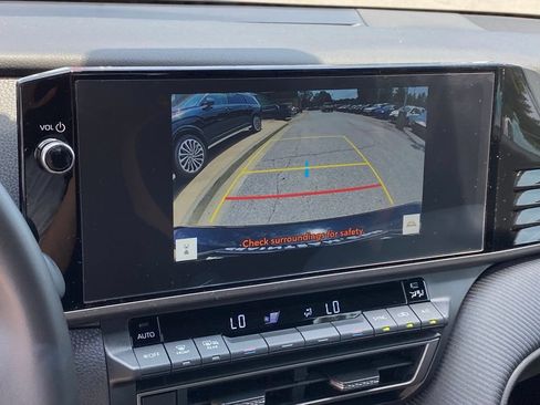 Used 2026 Toyota Camry Hybrid w/ Multimedia Upgrade Package FWD image 17