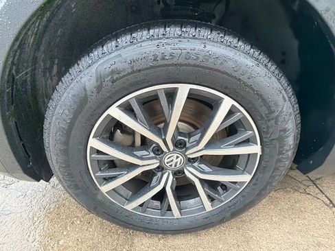Used 2020 Volkswagen Tiguan SE AWD/4WD image 10