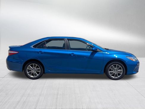 Used 2017 Toyota Camry SE w/ Moonroof Package FWD image 6