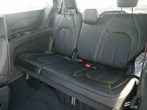 New 2026 Chrysler Pacifica Select AWD/4WD image 14