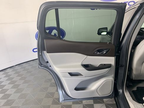 Used 2020 GMC Acadia SLT w/ Premium Package image 31