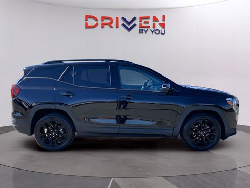 Used 2022 GMC Terrain SLT w/ Infotainment Package II image 7