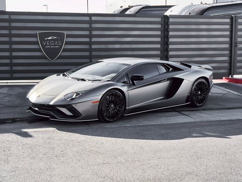 Used 2018 Lamborghini Aventador S image 12