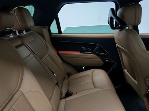 Used 2025 Land Rover Range Rover Sport SE image 22