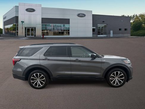 Certified 2025 Ford Explorer ST-Line AWD/4WD image 12