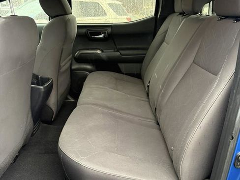 Used 2016 Toyota Tacoma TRD Sport image 11