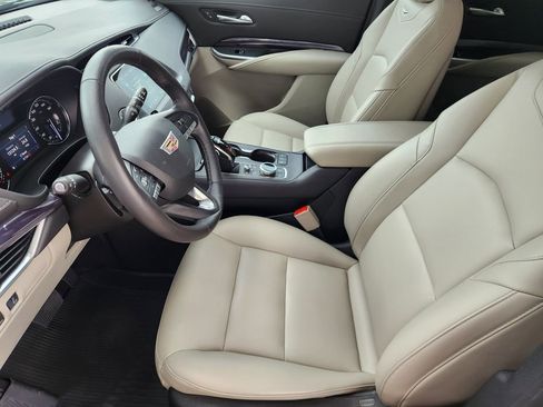 Used 2021 Cadillac XT4 Luxury w/ Cold Weather Package FWD image 13