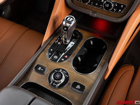 Used 2024 Bentley Bentayga AWD/4WD image 30