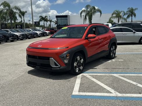 Used 2025 Hyundai Kona SEL FWD image 2