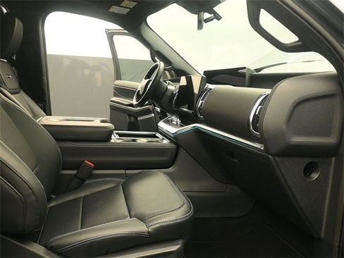 New 2026 Ford Expedition Platinum image 15