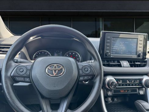 Used 2022 Toyota RAV4 XLE AWD/4WD image 3