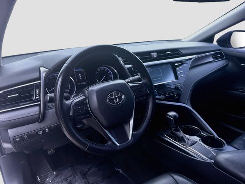 Used 2019 Toyota Camry SE FWD image 7