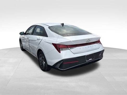 Used 2024 Hyundai Elantra SEL image 5