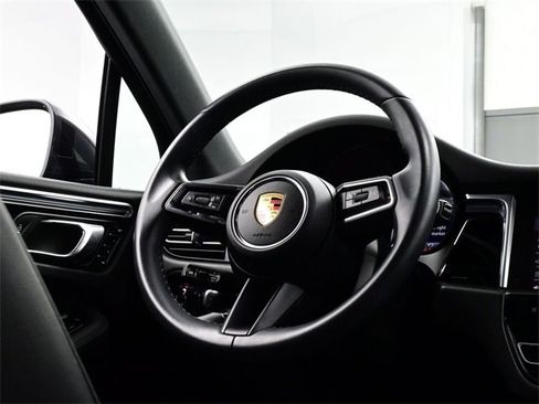 Used 2023 Porsche Macan image 19