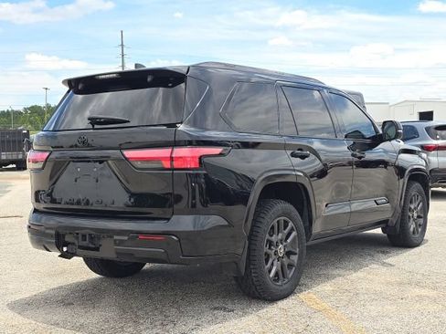 Used 2024 Toyota Sequoia Platinum AWD/4WD image 5