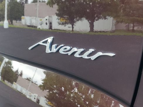 Used 2022 Buick Enclave Avenir w/ Avenir Technology Package AWD/4WD image 39