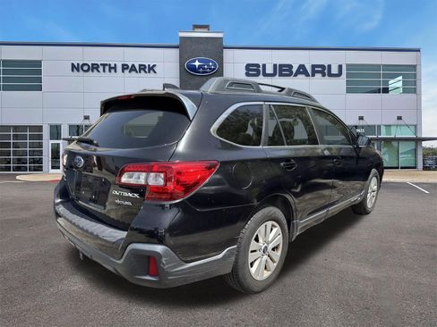 Used 2019 Subaru Outback 2.5i Premium AWD/4WD image 3