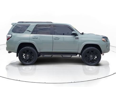 Used 2022 Toyota 4Runner TRD Off-Road AWD/4WD image 4