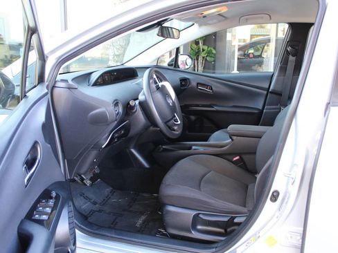 Used 2017 Toyota Prius Four FWD image 9