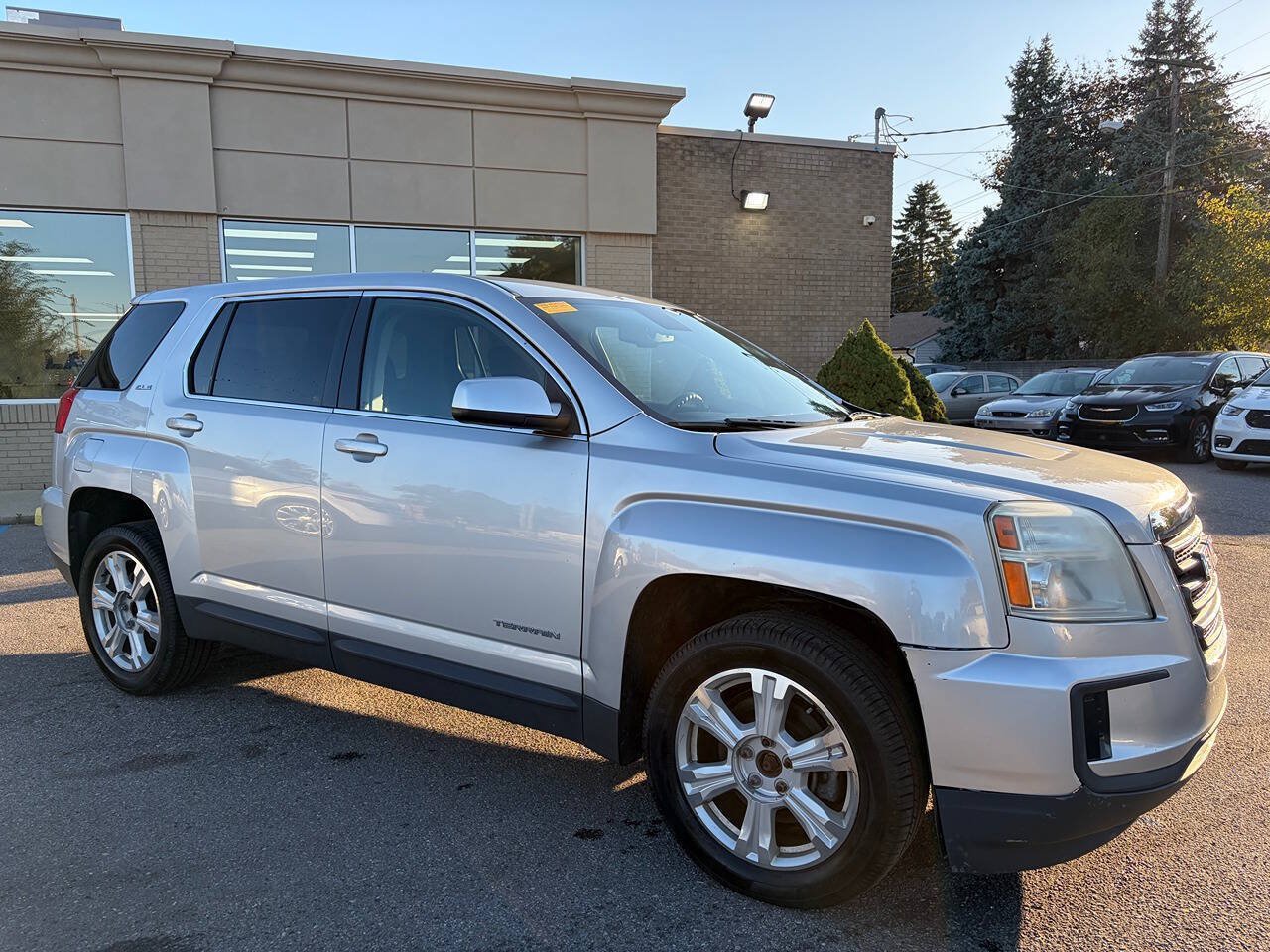 Used 2017 GMC Terrain SLE FWD image 3