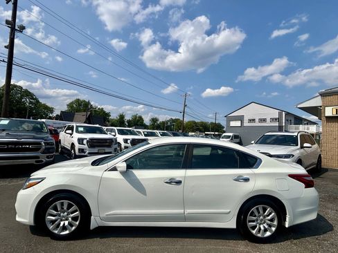 Used 2017 Nissan Altima 2.5 S w/ Power Driver Seat Package FWD image 2
