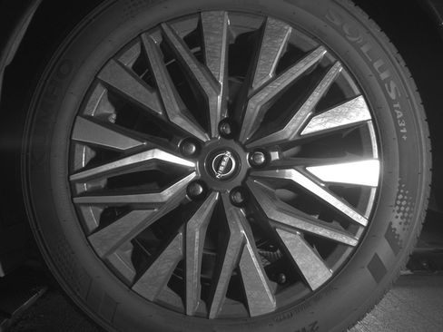 Used 2025 Nissan Altima 2.5 SV FWD image 14