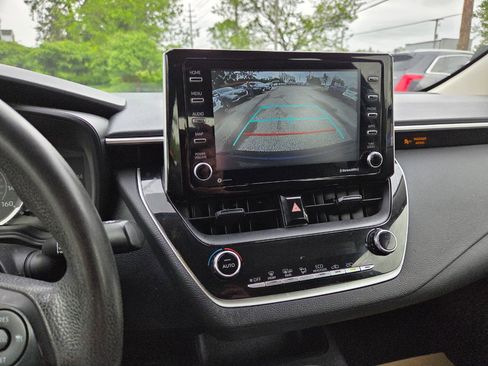 Used 2021 Toyota Corolla LE FWD image 18