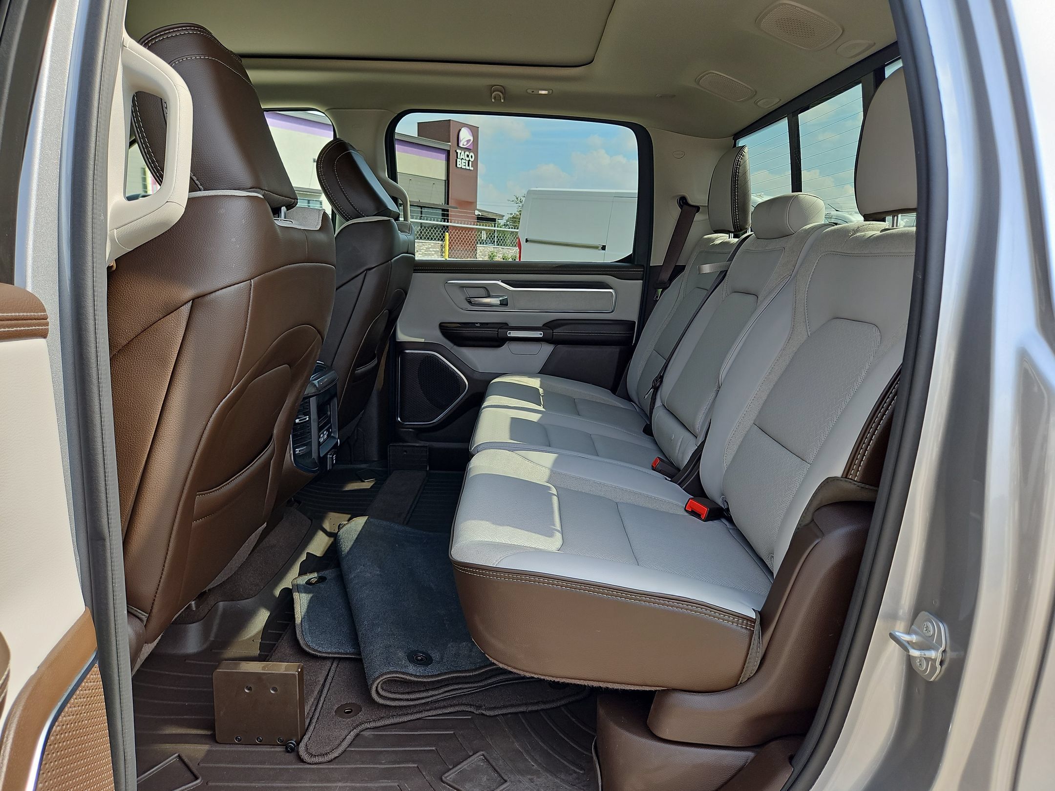Used 2025 RAM 1500 Laramie w/ Laramie Southwest Edition AWD/4WD image 13