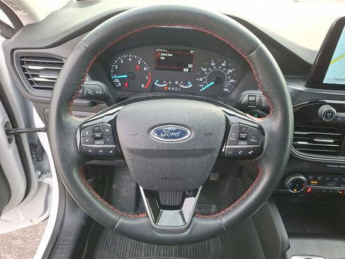 Certified 2022 Ford Escape SEL w/ SEL Stealth AWD Package image 16