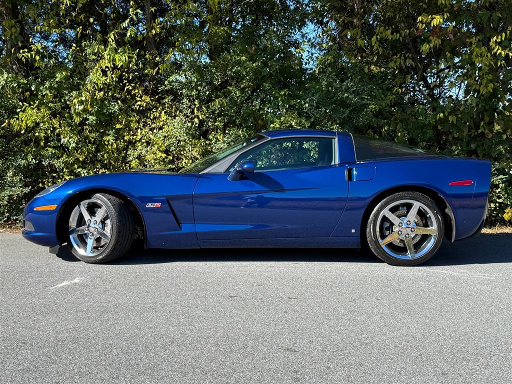 Used 2007 Chevrolet Corvette Coupe w/ Preferred Equipment Group RWD image 4