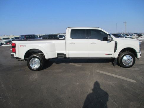 Used 2025 Ford F450 Platinum w/ FX4 Off-Road Package image 4