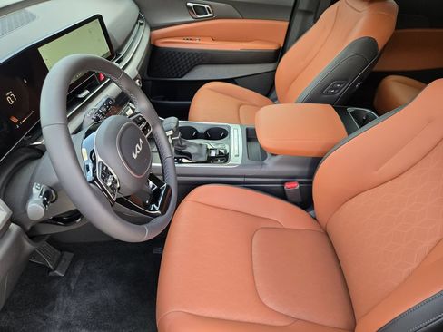 New 2026 Kia Carnival EX FWD image 10