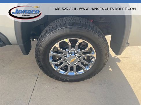 Used 2024 Chevrolet Silverado 2500 LTZ w/ LTZ Premium Package image 9