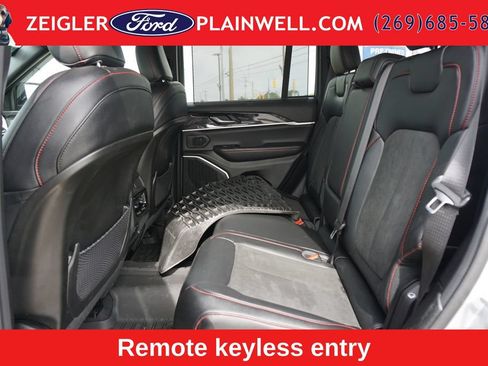 Used 2022 Jeep Grand Cherokee Trailhawk w/ ADV Protech Group II AWD/4WD image 12