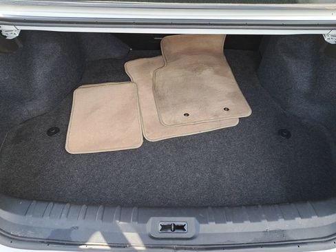 Used 2010 Buick Lucerne CXL image 6