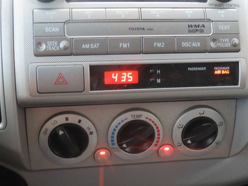 Used 2010 Toyota Tacoma PreRunner image 38