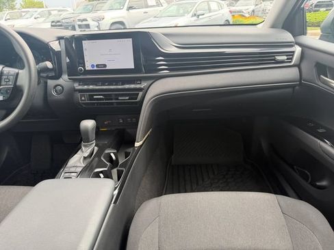 Used 2025 Toyota Camry LE AWD/4WD image 32
