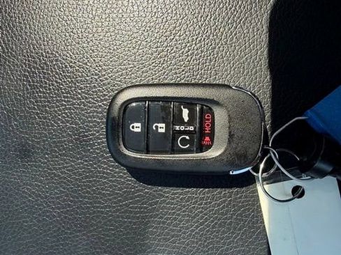 Used 2025 Honda Pilot Touring image 37