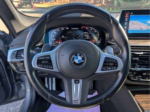 Used 2023 BMW M550i xDrive w/ Executive Package image 18