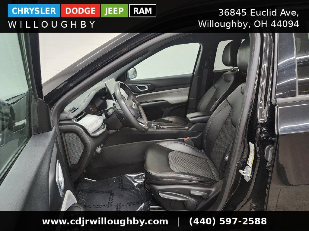Used 2024 Jeep Compass Latitude AWD/4WD image 14