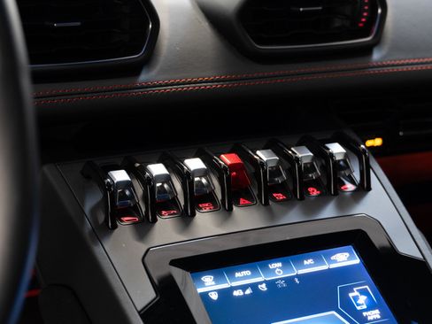 Used 2020 Lamborghini Huracan EVO AWD/4WD image 21